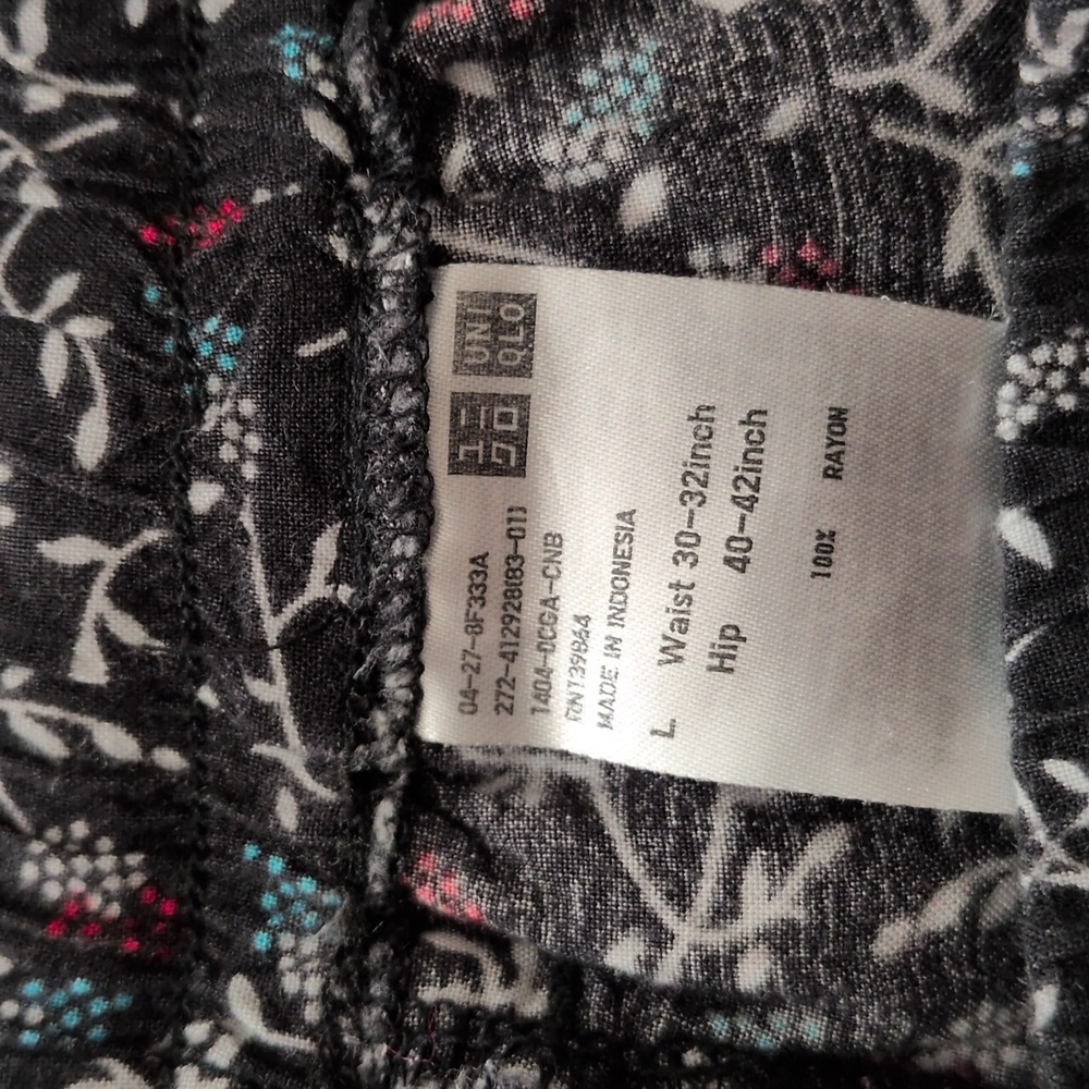 UNIQLO EUC Black Floral Lounge Pants Rayon 2 Pockets Elastic Waist - Picture 2 of 5